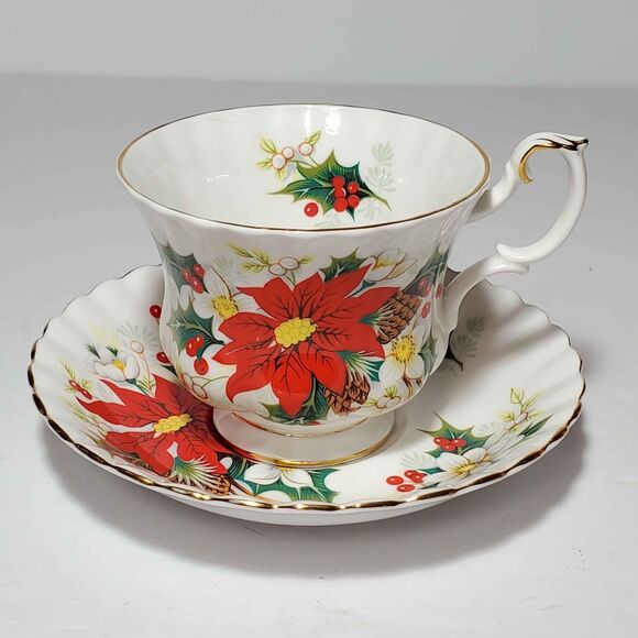 Royal Albert Teacup and Saucer Yuletide Red Poinsettia Christmas Vintage - Picture 2 of 9